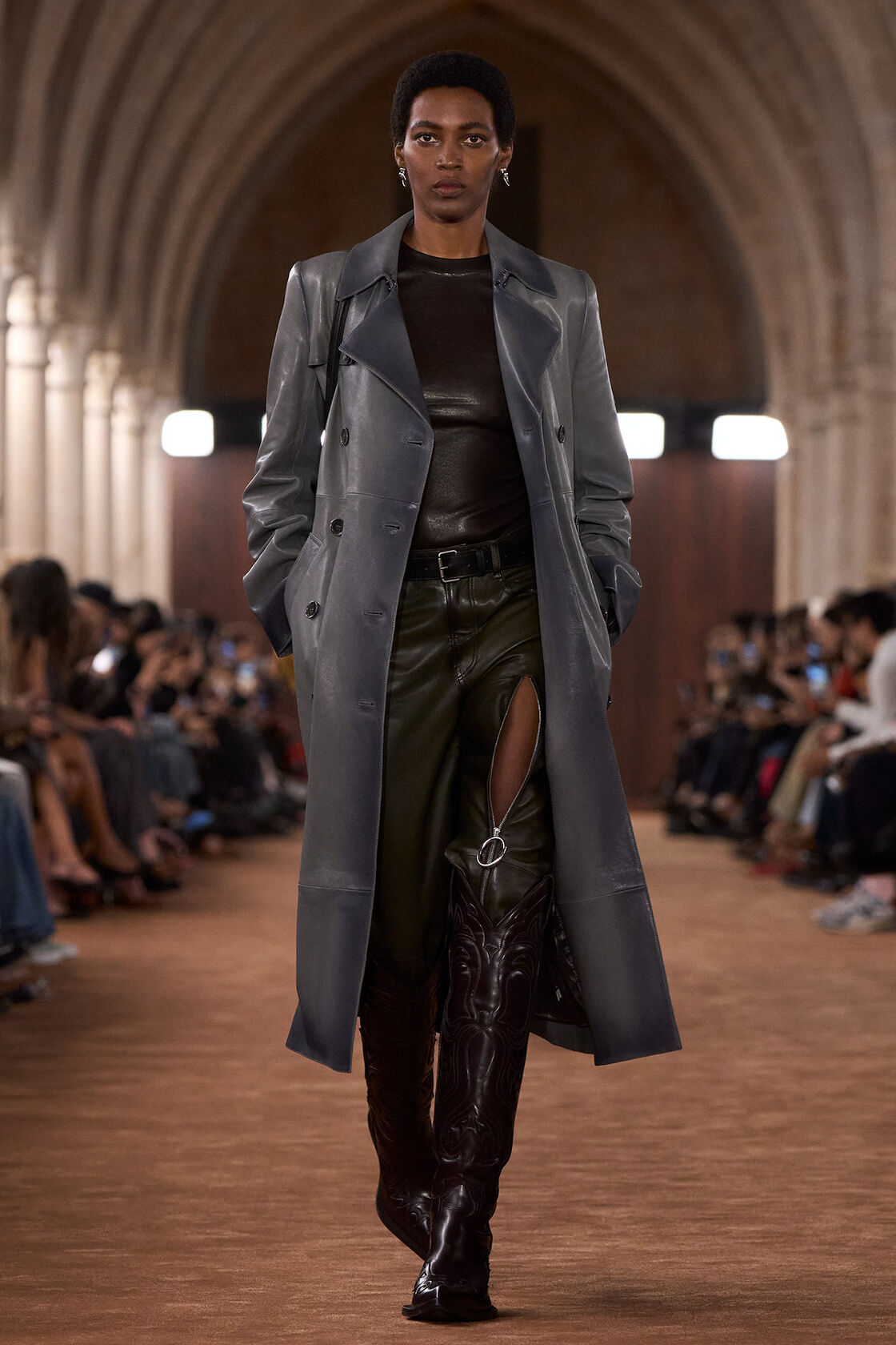 Ombr&eacute; leather trenchcoat, Anthracite grey, 2000x