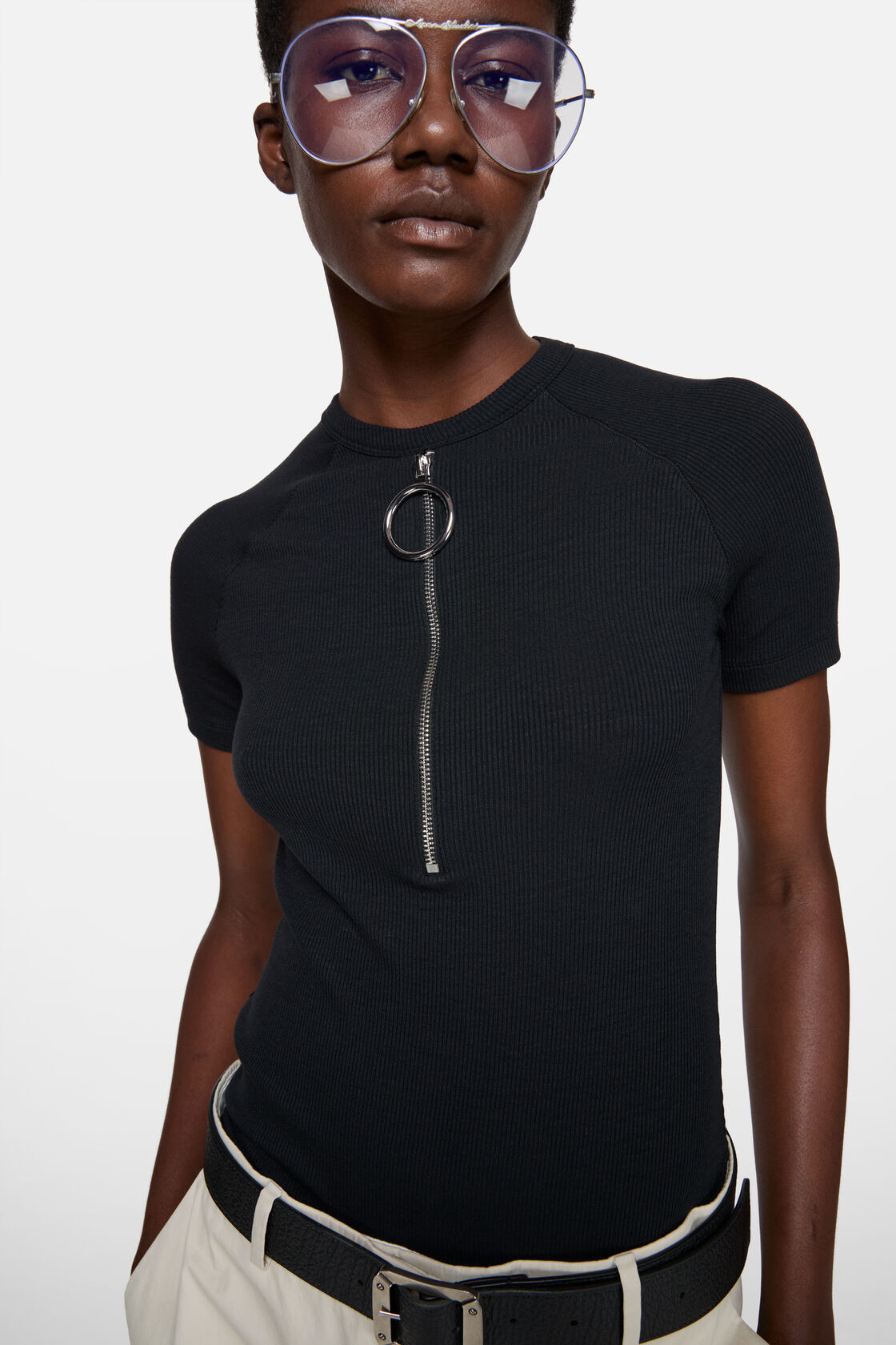 Ribbed t-shirt with zipper, Black, 2000x