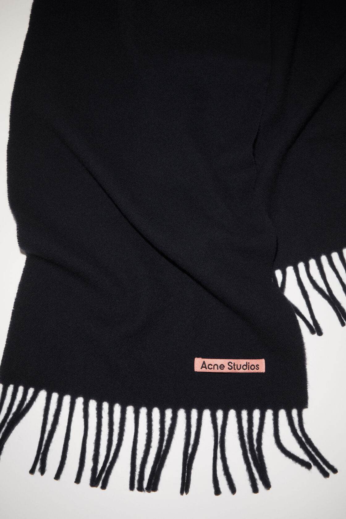 Fringe wool scarf - skinny, Black, 2000x