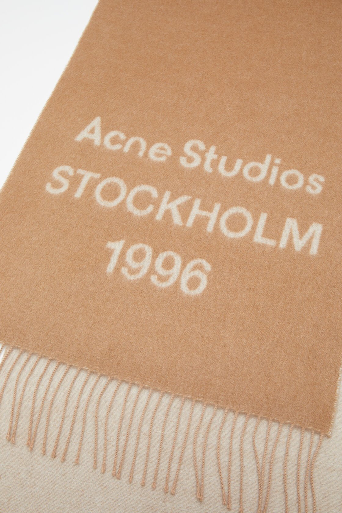 Logo scarf - Wide, Camel/ecru, 2000x