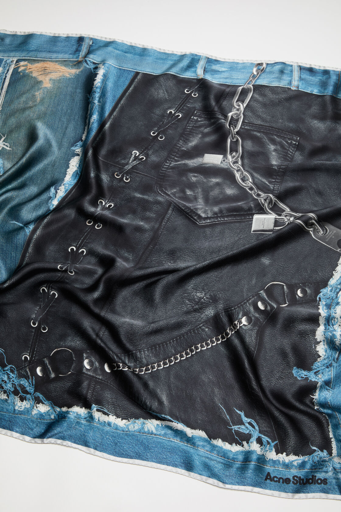 Printed silk scarf, Black/blue, 2000x