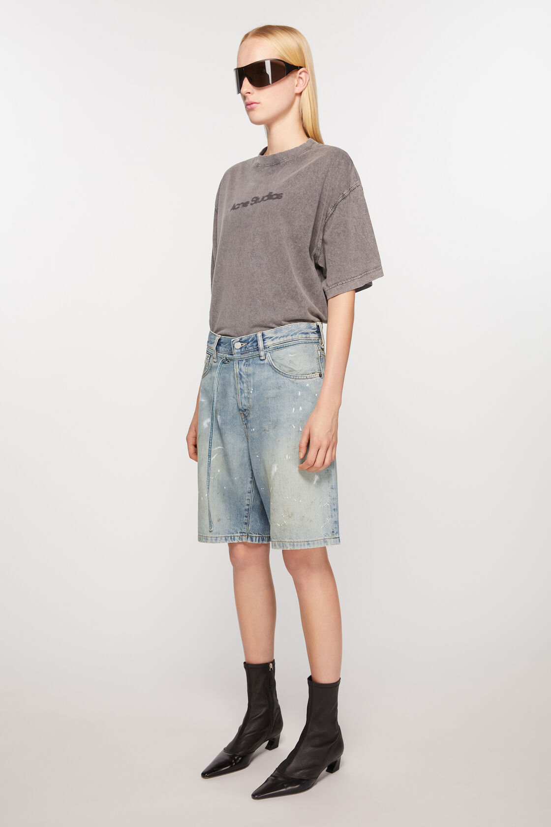 Loose fit denim shorts, Light blue, 2000x