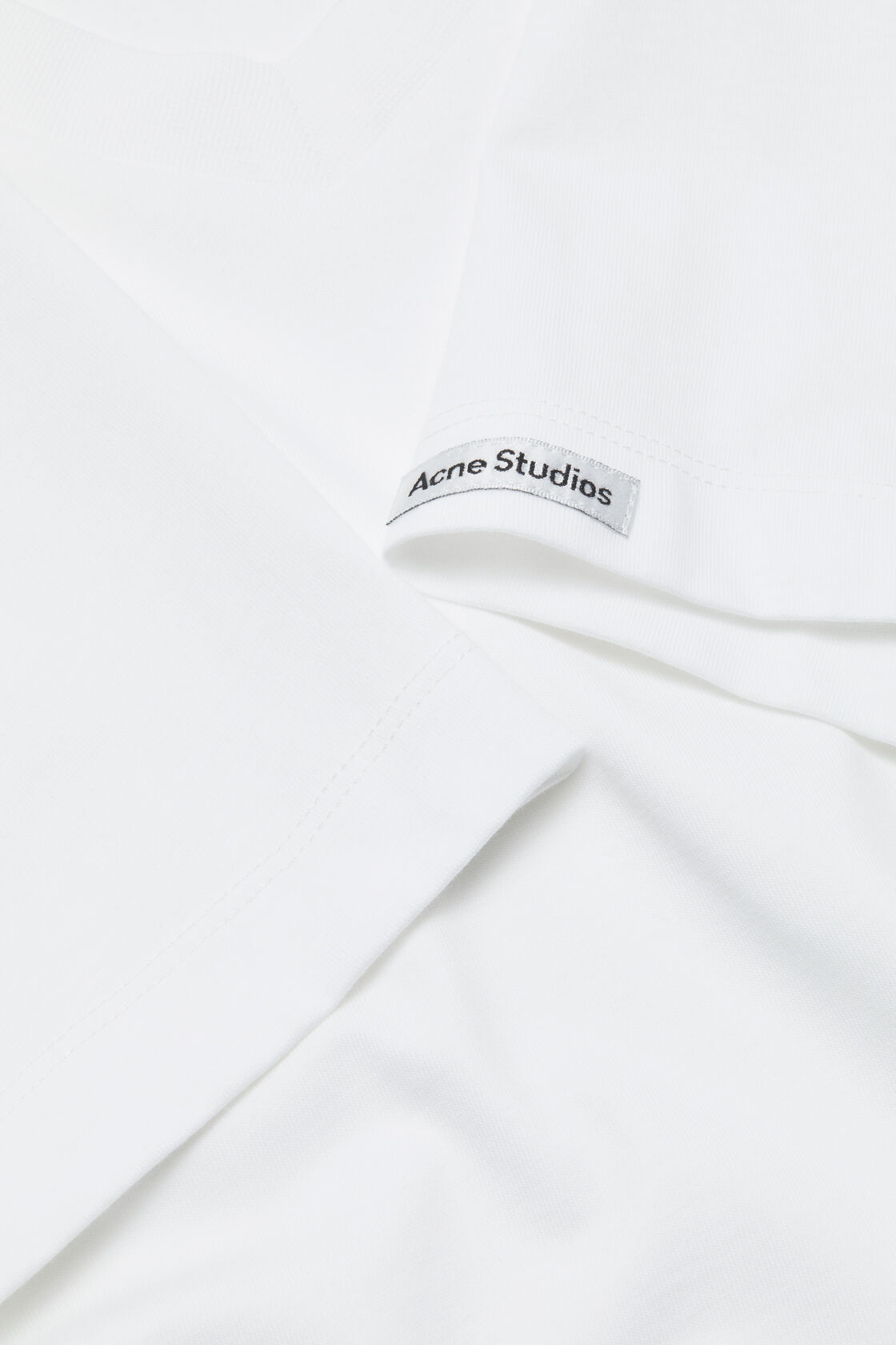 Satin label v-neck t-shirt, Optic White, 2000x
